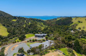 Waitorupai Retreat 2 - Sandy Bay Holiday Home